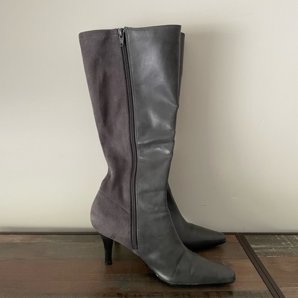 Predictions Knee High Womens Grey Leather Boots Size 7- Women